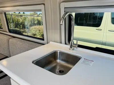 2026 Thor Motor Coach Tellaro photo 8