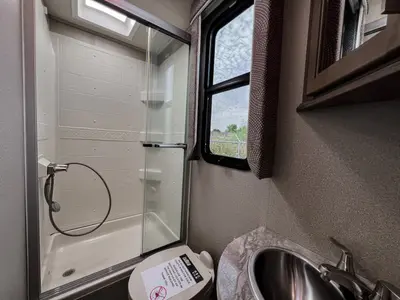 2018 Entegra Coach Odyssey photo 19