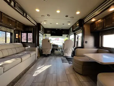 2020 Tiffin Motorhomes Allegro photo 4