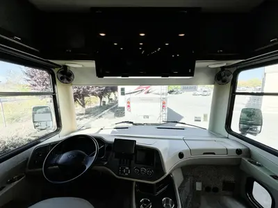 2020 Tiffin Motorhomes Allegro photo 2