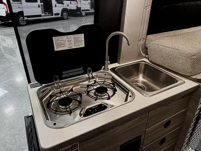 2022 Winnebago Solis Pocket photo 7