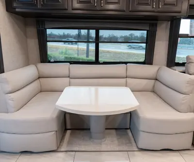 2026 Fleetwood Discovery LXE photo 16