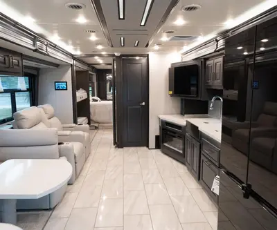 2026 Fleetwood Discovery LXE photo 6