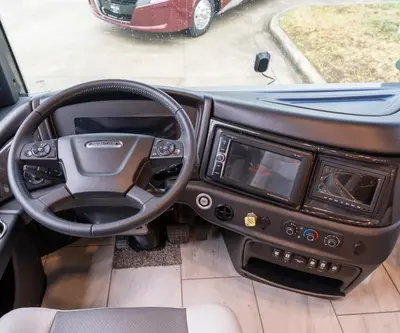 2026 Fleetwood Discovery LXE photo 2