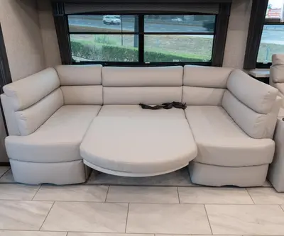2026 Fleetwood Discovery LXE photo 17