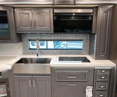 2026 Fleetwood Discovery LXE photo 9