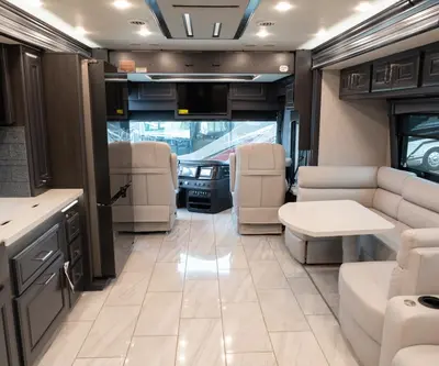 2026 Fleetwood Discovery LXE photo 3