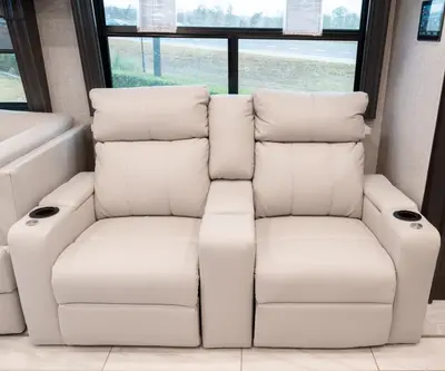 2026 Fleetwood Discovery LXE photo 18