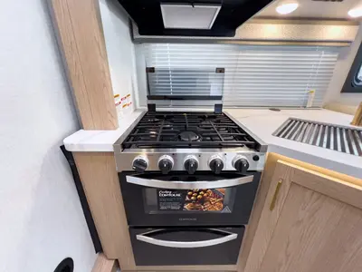 2027 Thor Motor Coach Chateau photo 10