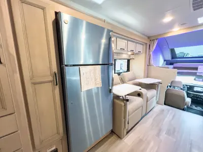 2027 Thor Motor Coach Omni photo 12