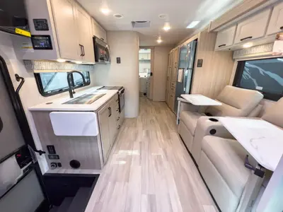 2027 Thor Motor Coach Omni photo 4