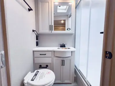2027 Thor Motor Coach Omni photo 18