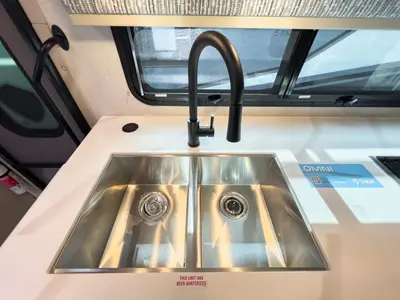 2027 Thor Motor Coach Omni photo 8