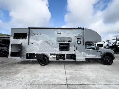 2027 Thor Motor Coach Omni photo 24