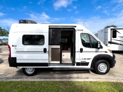 2027 Winnebago Solis Pocket photo 18
