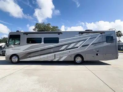 2027 Thor Motor Coach Windsport photo 23
