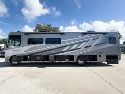 2027 Thor Motor Coach Windsport photo 24