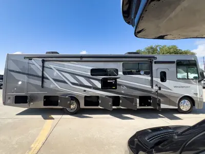 2027 Thor Motor Coach Windsport photo 26