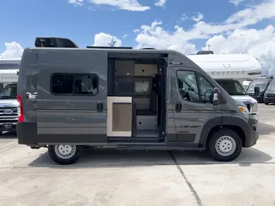 2027 Winnebago Solis Pocket photo 19