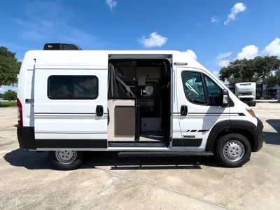 2027 Winnebago Solis Pocket photo 19