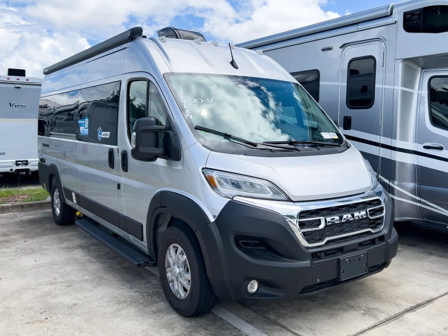 2027 Thor Motor Coach Sequence exterior