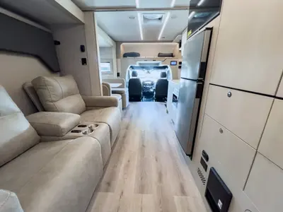 2027 Tiffin Motorhomes Wayfarer photo 3