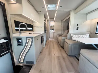2027 Tiffin Motorhomes Wayfarer photo 5