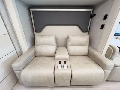 2027 Tiffin Motorhomes Wayfarer photo 16