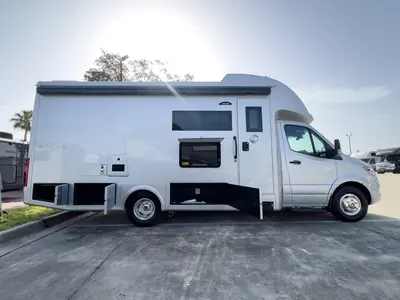 2027 Tiffin Motorhomes Wayfarer photo 24