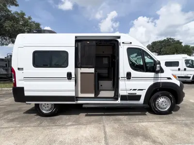 2027 Winnebago Solis Pocket photo 20