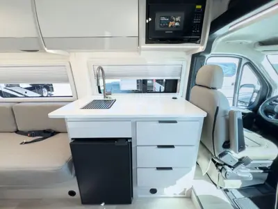 2027 Thor Motor Coach Tellaro photo 8