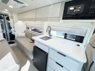 2027 Thor Motor Coach Tellaro photo 6