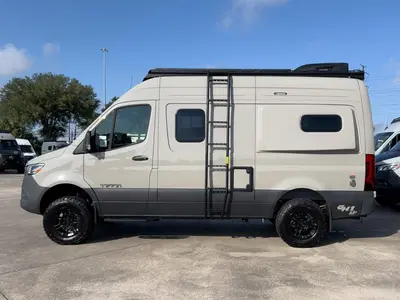 2027 Tiffin Motorhomes GH1 photo 17