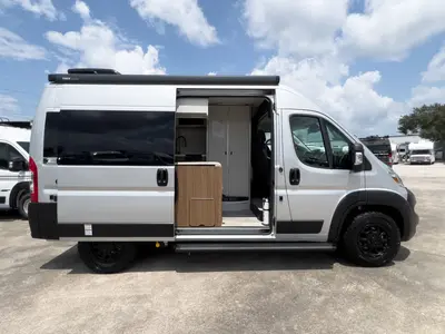 2027 Thor Motor Coach Rize photo 20