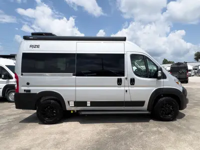 2027 Thor Motor Coach Rize photo 19