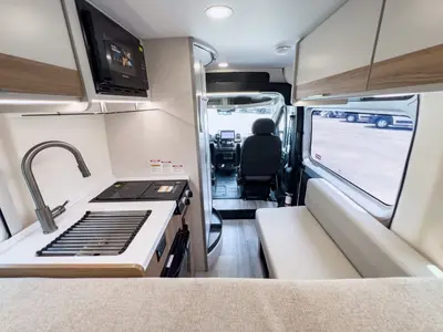 2027 Thor Motor Coach Rize photo 4