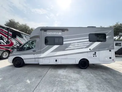 2027 Thor Motor Coach Gemini photo 19