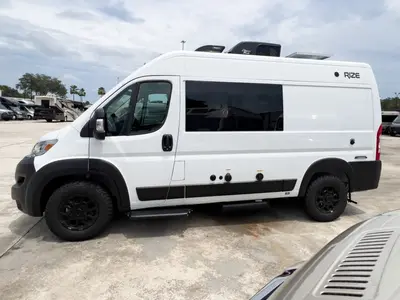 2027 Thor Motor Coach Rize photo 18