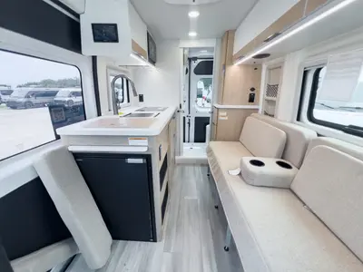 2027 Thor Motor Coach Rize photo 5