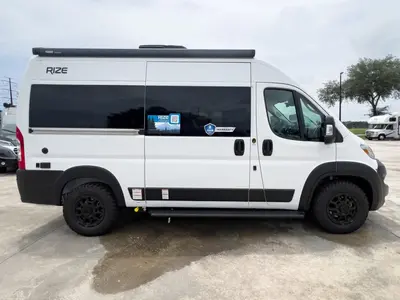 2027 Thor Motor Coach Rize photo 19