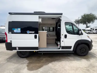 2027 Thor Motor Coach Rize photo 20
