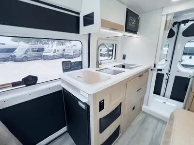 2027 Thor Motor Coach Rize photo 6