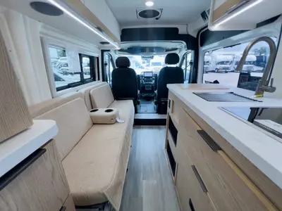 2027 Thor Motor Coach Rize photo 4
