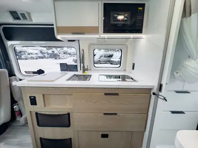 2027 Thor Motor Coach Rize photo 7