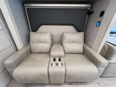 2027 Tiffin Motorhomes Wayfarer photo 15
