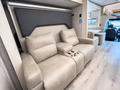 2027 Tiffin Motorhomes Wayfarer photo 13