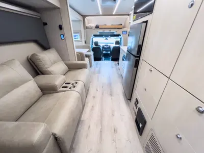 2027 Tiffin Motorhomes Wayfarer photo 3