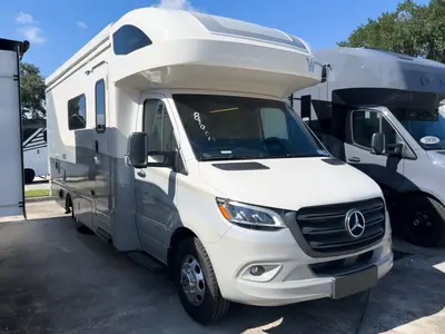 New 2027 Winnebago View WM524D