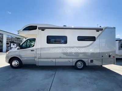 2027 Winnebago View photo 22
