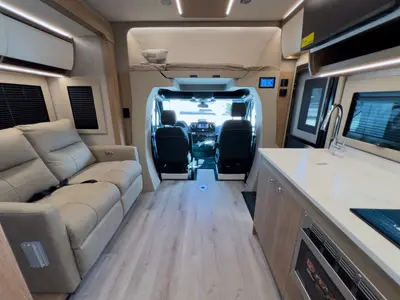 2027 Tiffin Motorhomes Wayfarer photo 3